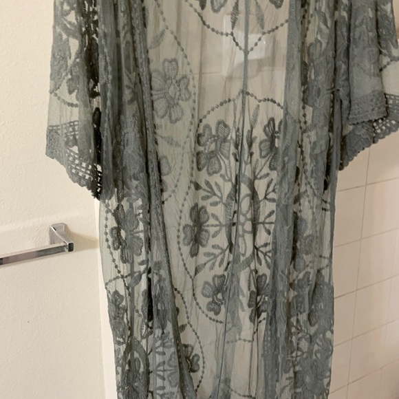 altar’d state Lace Kimono - Picture 2 of 3